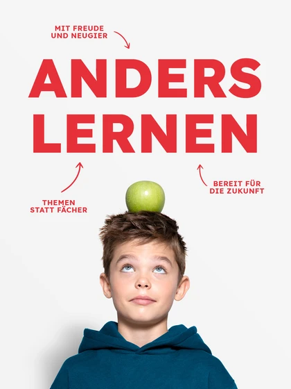 Schülerinnen und Schüler der BEO Schule lernen gemeinsam in einem offenen, hellen Lernbereich